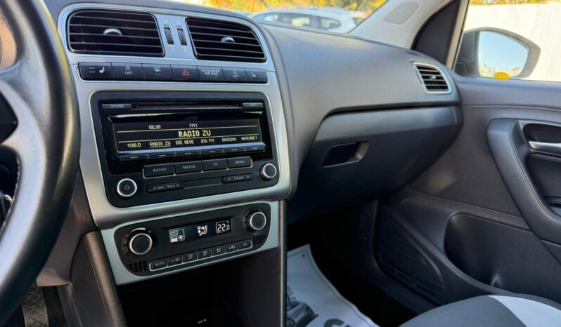 
								Volkswagen Polo 2013, 1.2 benzină, 12 luni Garantie, și în = RATE = full									