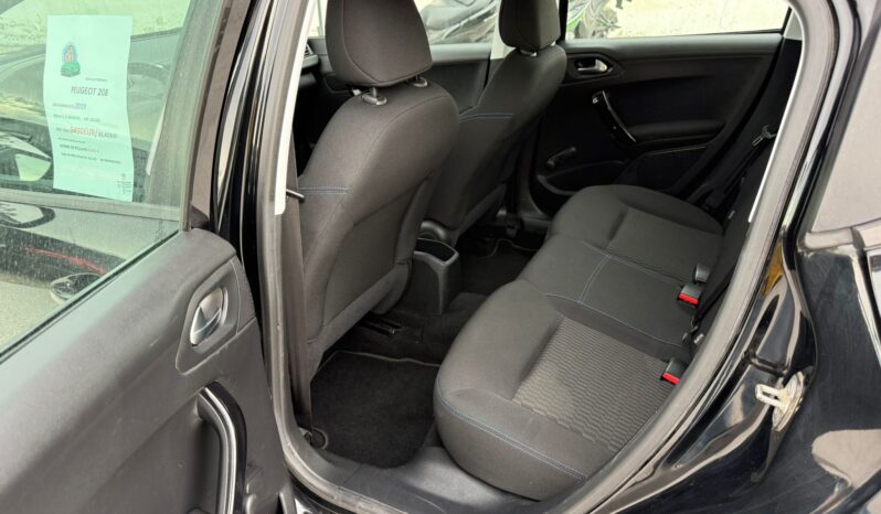 
								Peugeot 208 2019, 1.2 Benzina full									